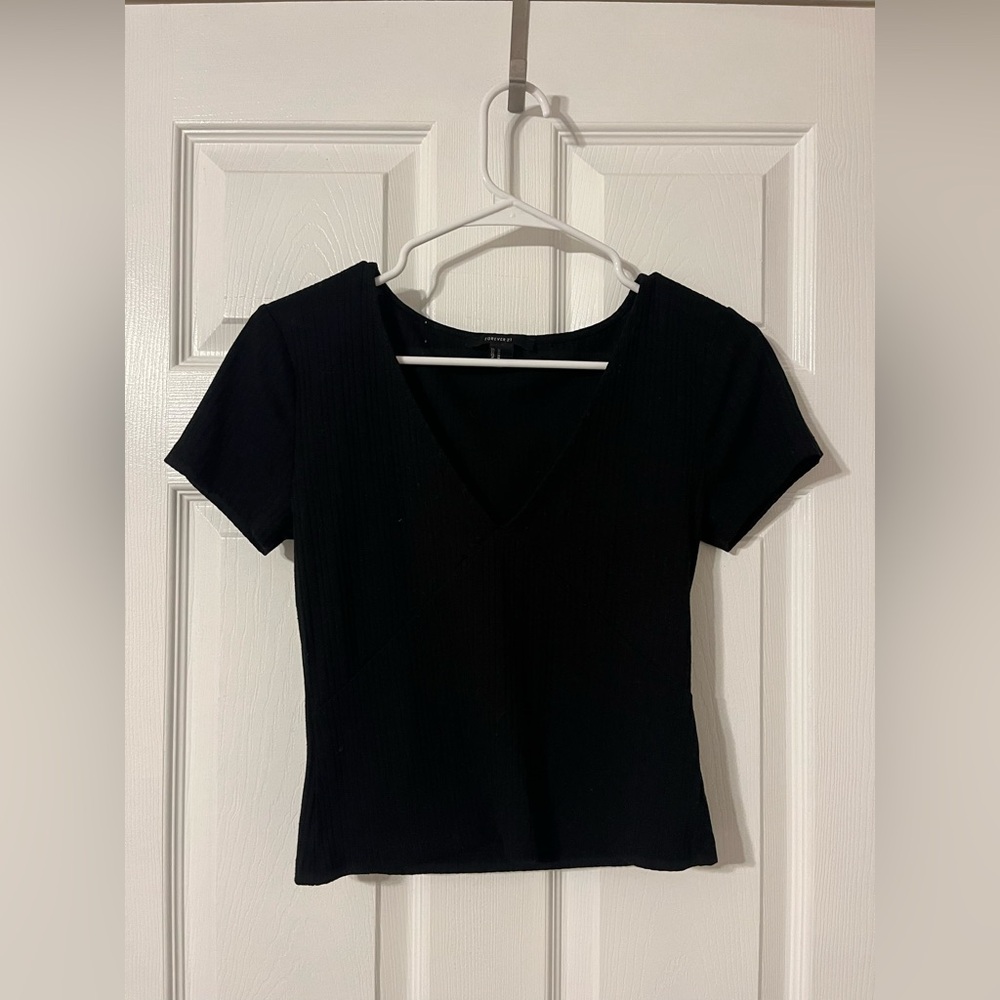 Forever 21 Black Fitted V-Neck Crop T-Shirt